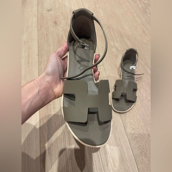 NWT Hermes sandals. Size 5. - Picture 3 of 5